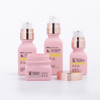 Выполненные на заказ пластиковые бутылки установили для косметического skincare раздражают упаковывая костюм