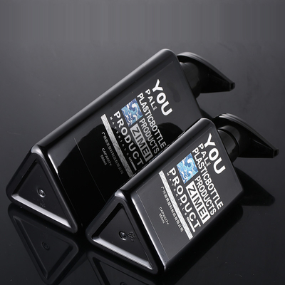 Оптовая форма треугольника 100ml 200ml 300ml повторно использует бутылки шампуня насоса 500ml пластиковой черноты контейнера лосьона любимца безвоздушные